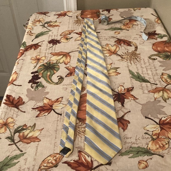 10/$25 Nautica Yellow and Blue Tie - Picture 1 of 6